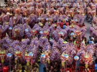 马来西亚：舞龙迎农历春节